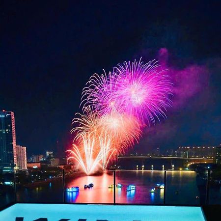 Wink Icon Hotel Danang Riverside - Luxury Suites - 24Hrs Stay & Rooftop Pool Bar Екстериор снимка