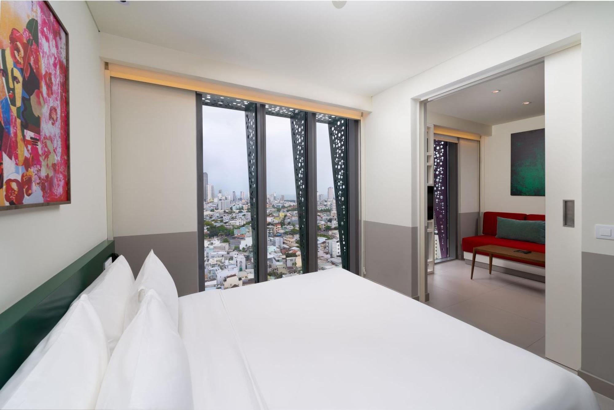 Wink Icon Hotel Danang Riverside - Luxury Suites - 24Hrs Stay & Rooftop Pool Bar Екстериор снимка