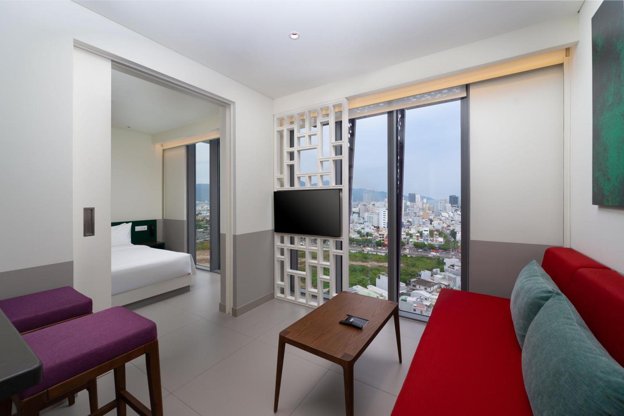 Wink Icon Hotel Danang Riverside - Luxury Suites - 24Hrs Stay & Rooftop Pool Bar Екстериор снимка