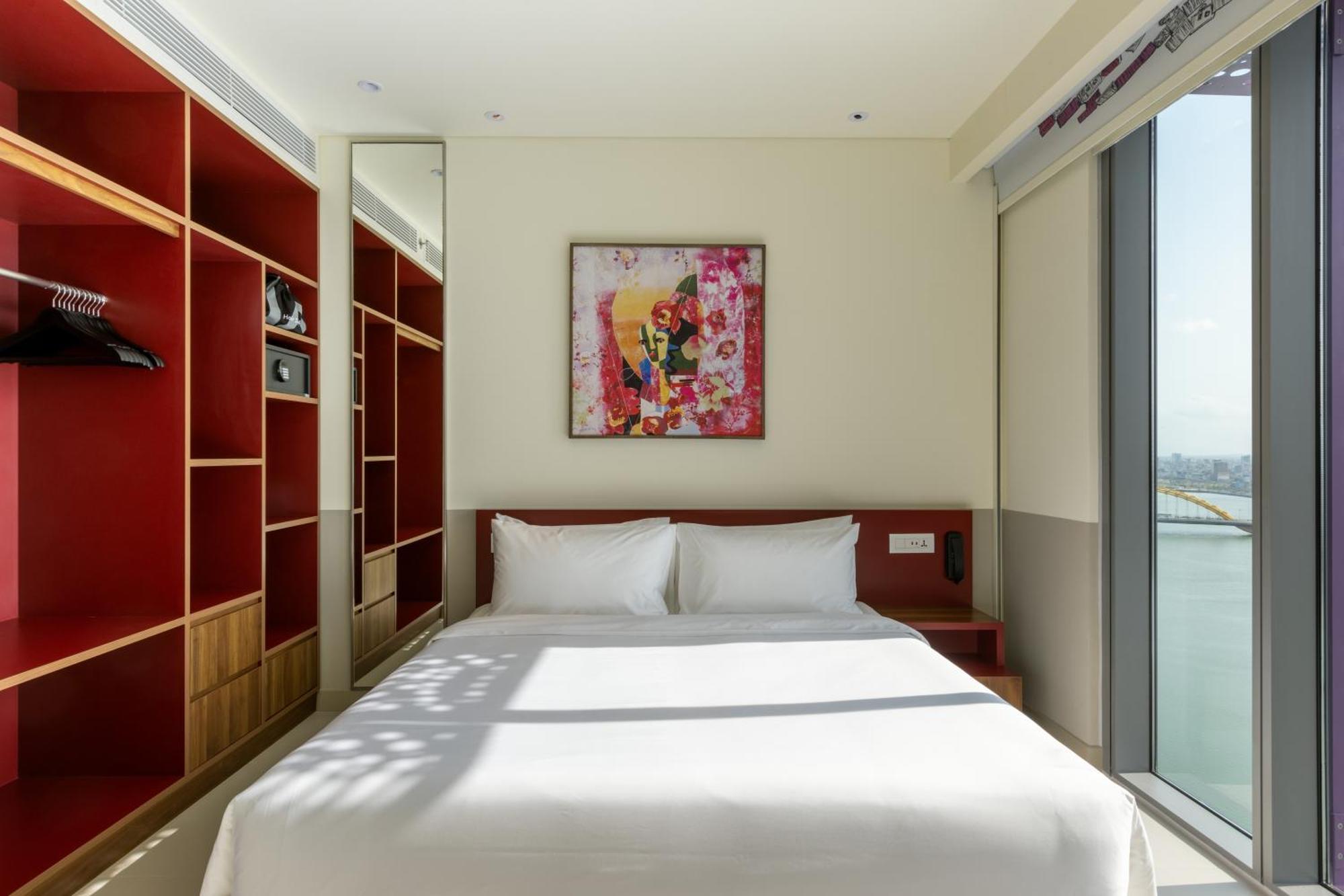 Wink Icon Hotel Danang Riverside - Luxury Suites - 24Hrs Stay & Rooftop Pool Bar Екстериор снимка