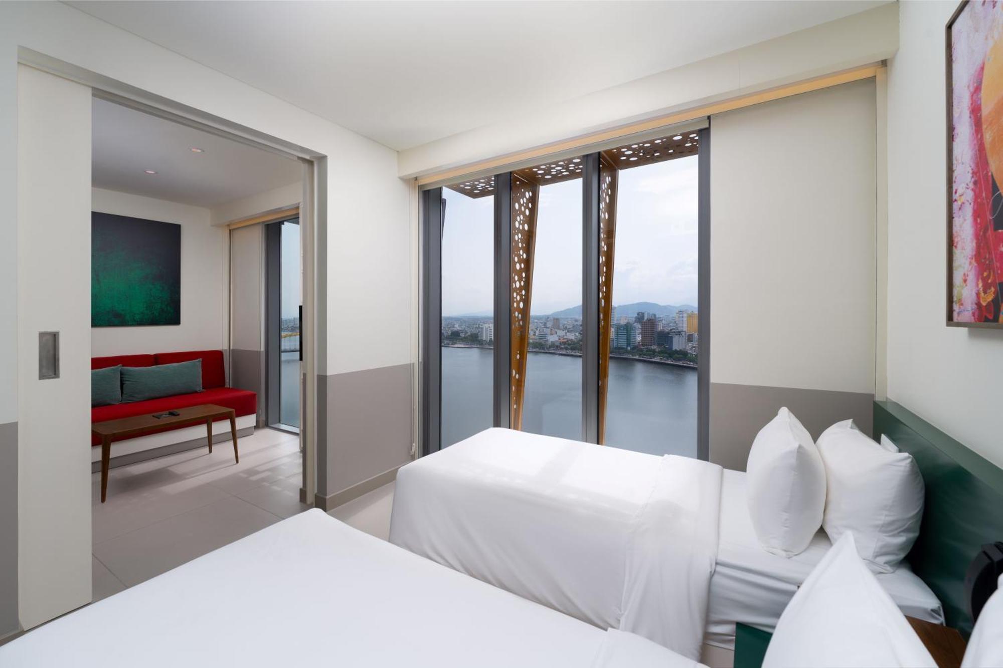 Wink Icon Hotel Danang Riverside - Luxury Suites - 24Hrs Stay & Rooftop Pool Bar Екстериор снимка