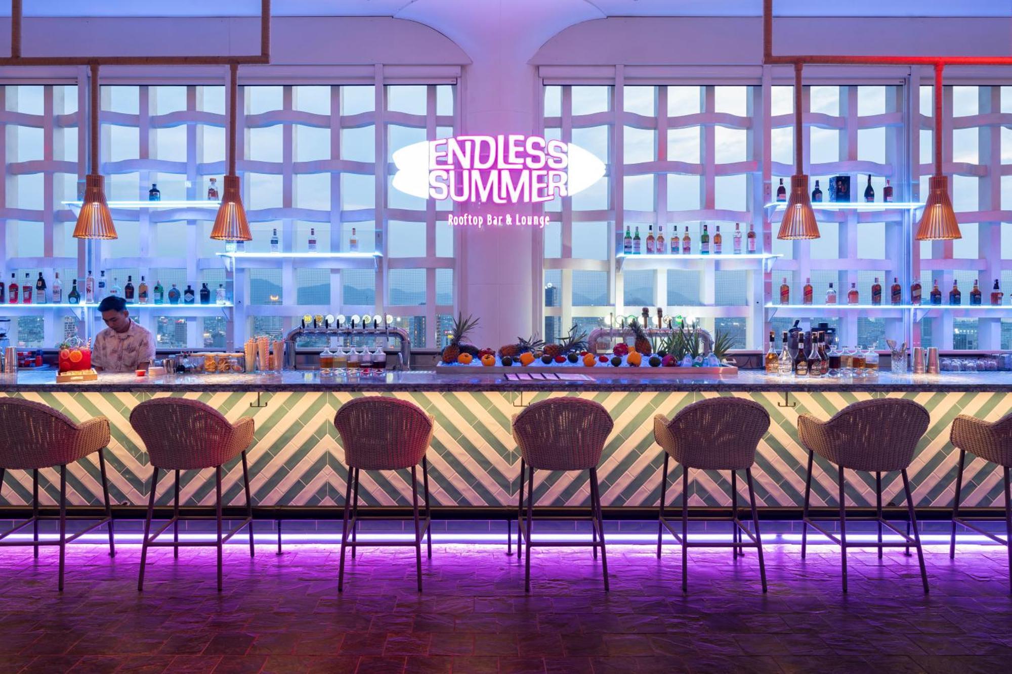 Wink Icon Hotel Danang Riverside - Luxury Suites - 24Hrs Stay & Rooftop Pool Bar Екстериор снимка