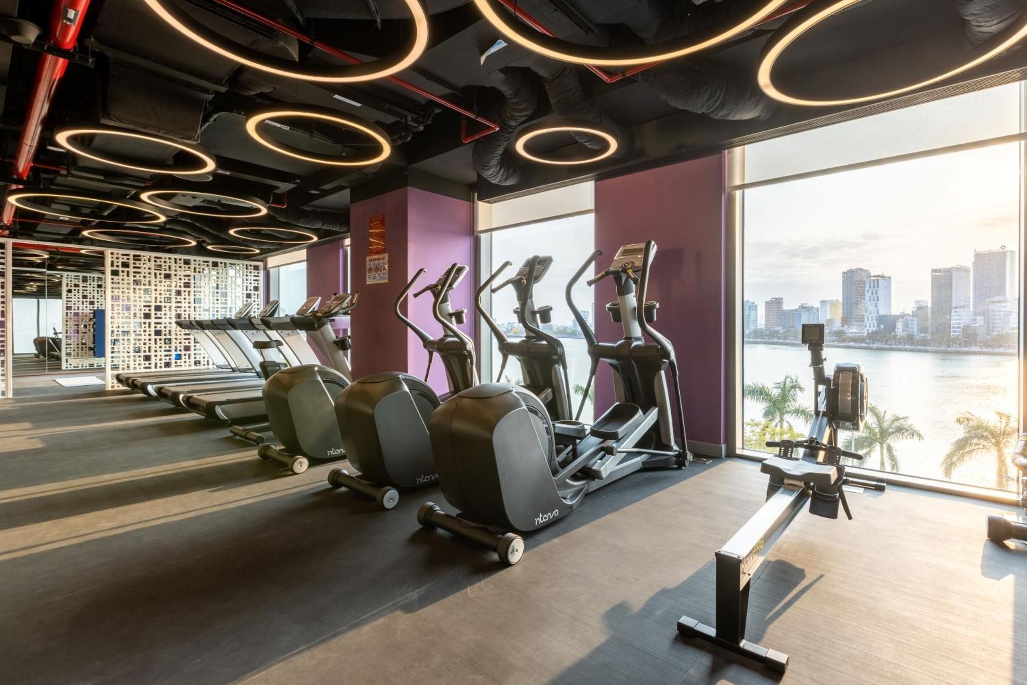 Wink Icon Hotel Danang Riverside - Luxury Suites - 24Hrs Stay & Rooftop Pool Bar Екстериор снимка