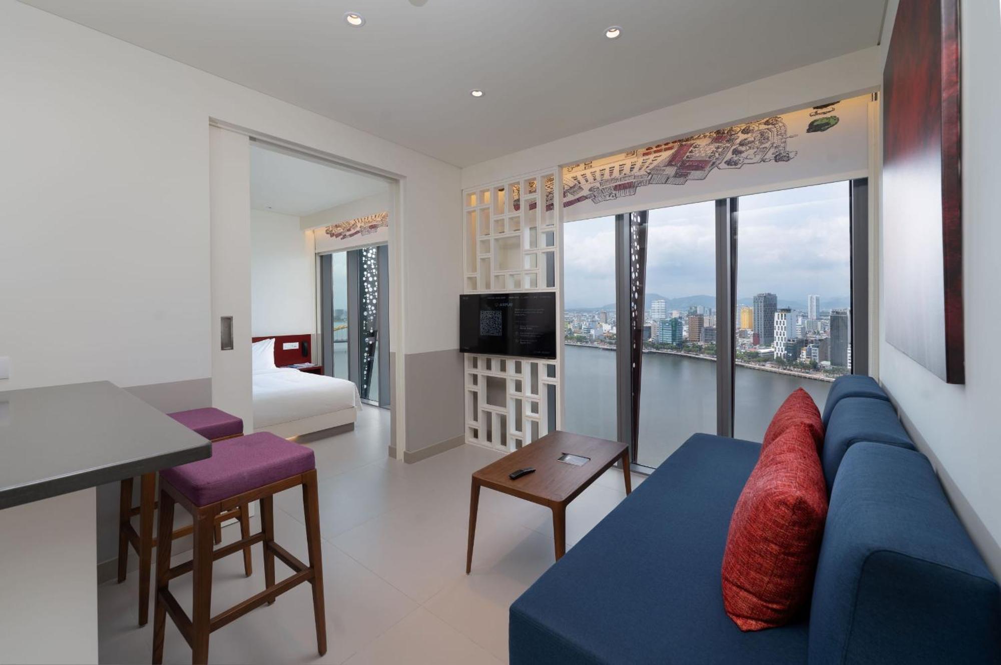 Wink Icon Hotel Danang Riverside - Luxury Suites - 24Hrs Stay & Rooftop Pool Bar Екстериор снимка