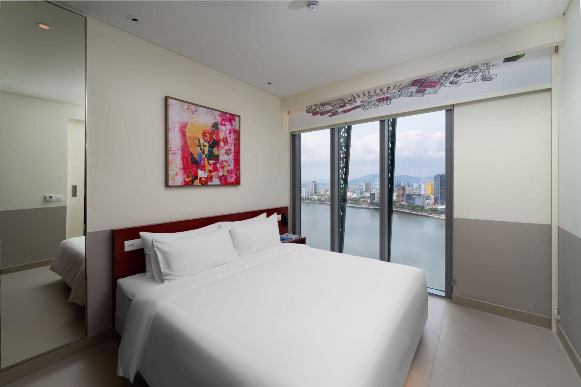 Wink Icon Hotel Danang Riverside - Luxury Suites - 24Hrs Stay & Rooftop Pool Bar Екстериор снимка
