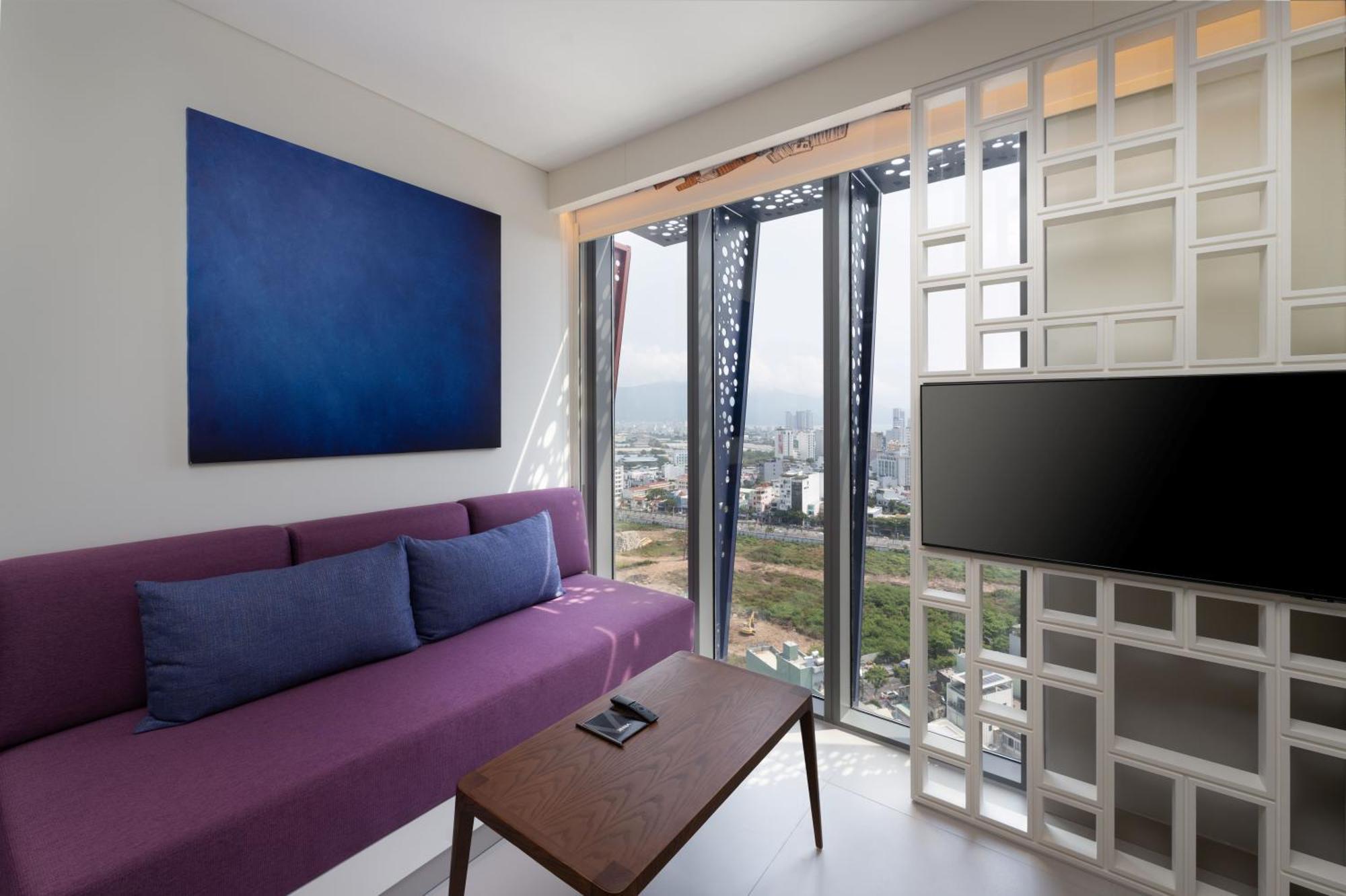 Wink Icon Hotel Danang Riverside - Luxury Suites - 24Hrs Stay & Rooftop Pool Bar Екстериор снимка