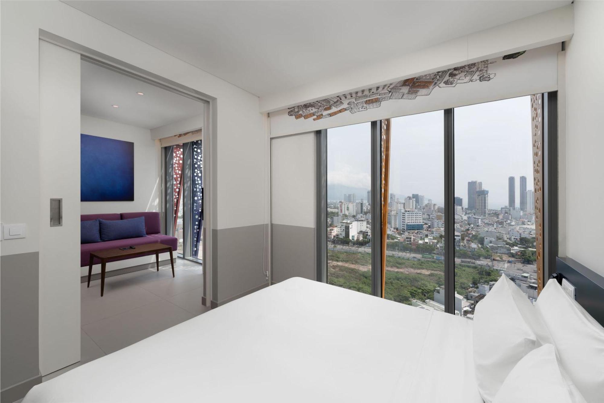 Wink Icon Hotel Danang Riverside - Luxury Suites - 24Hrs Stay & Rooftop Pool Bar Екстериор снимка