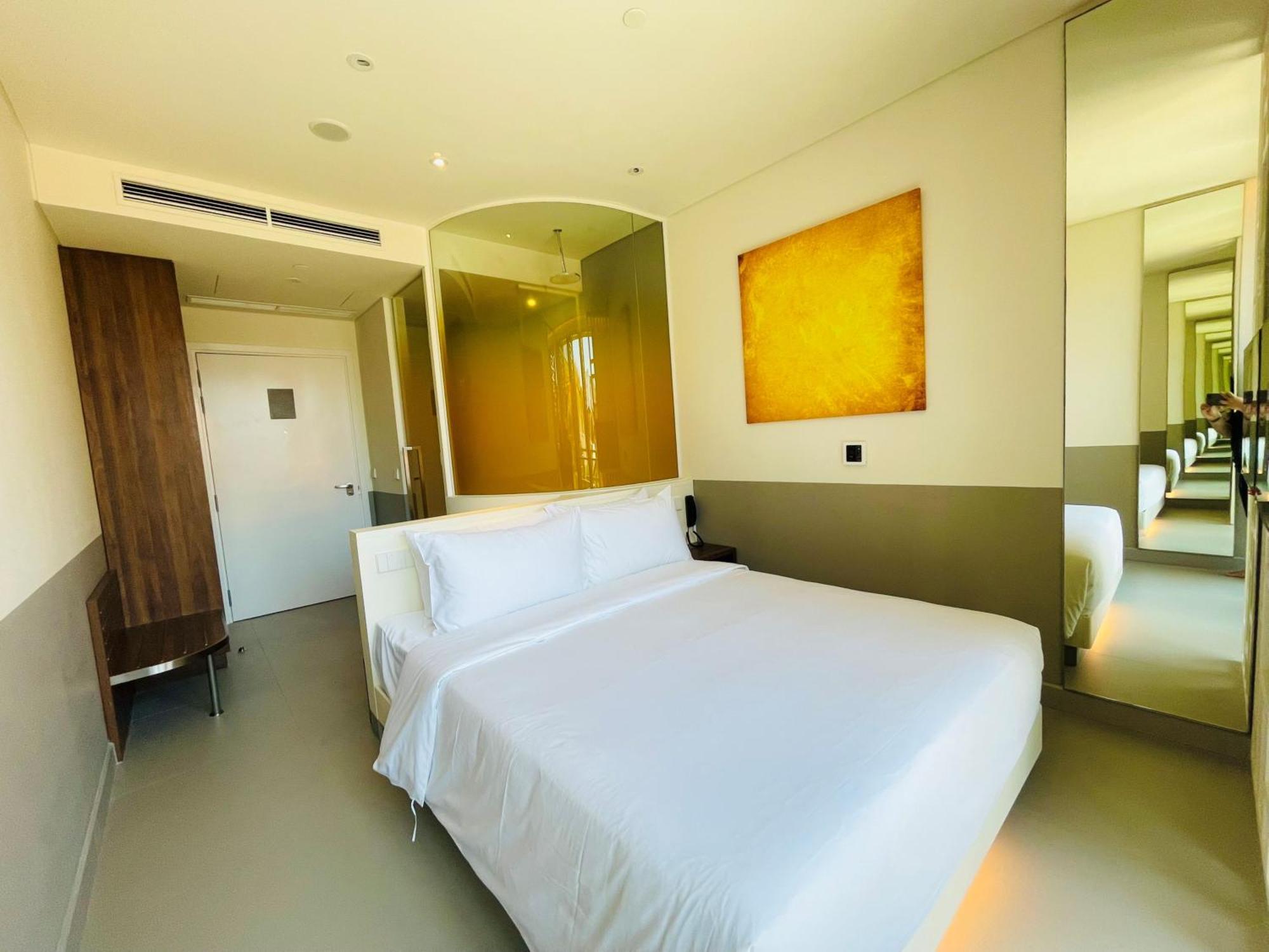 Wink Icon Hotel Danang Riverside - Luxury Suites - 24Hrs Stay & Rooftop Pool Bar Екстериор снимка