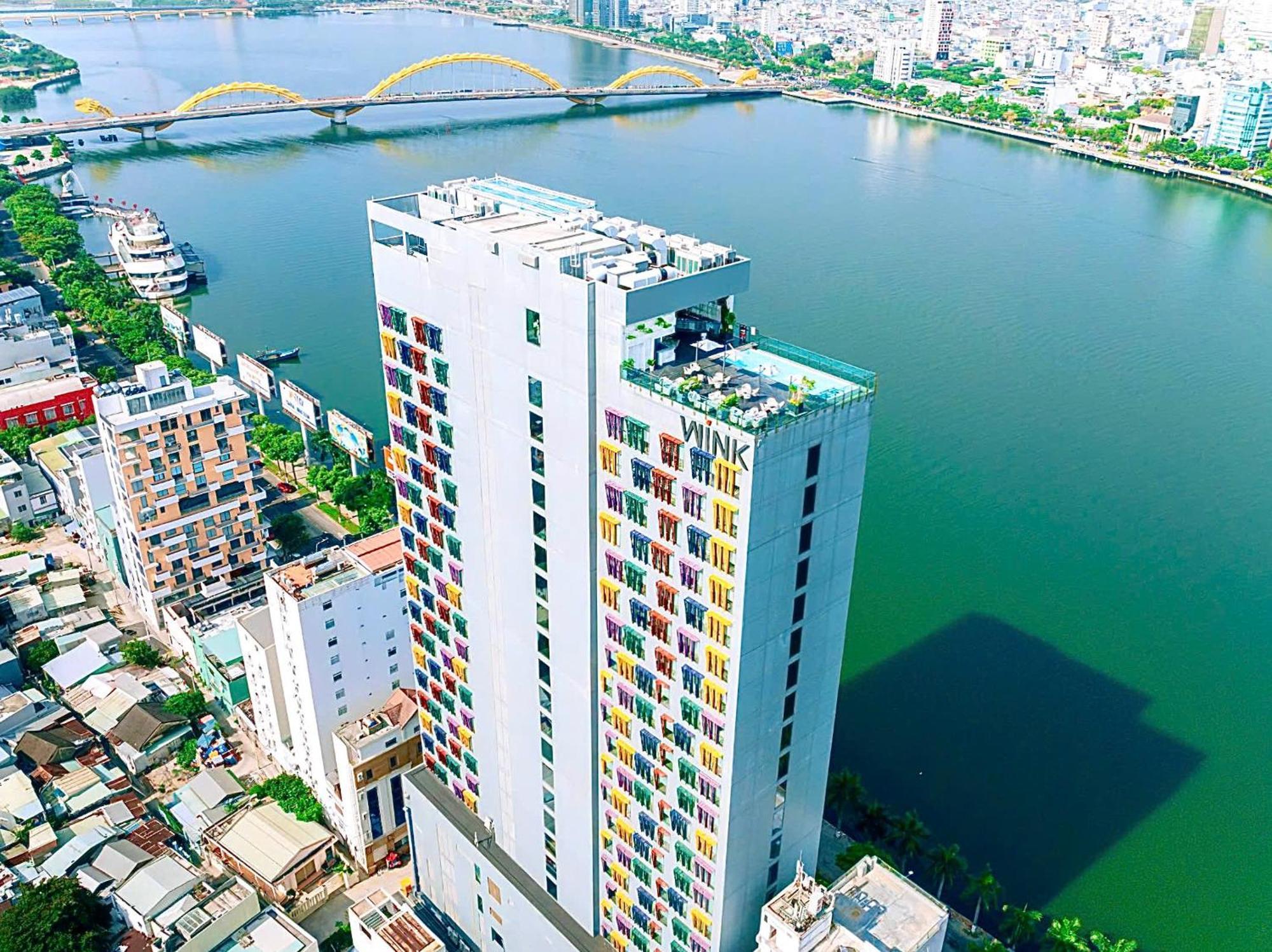 Wink Icon Hotel Danang Riverside - Luxury Suites - 24Hrs Stay & Rooftop Pool Bar Екстериор снимка