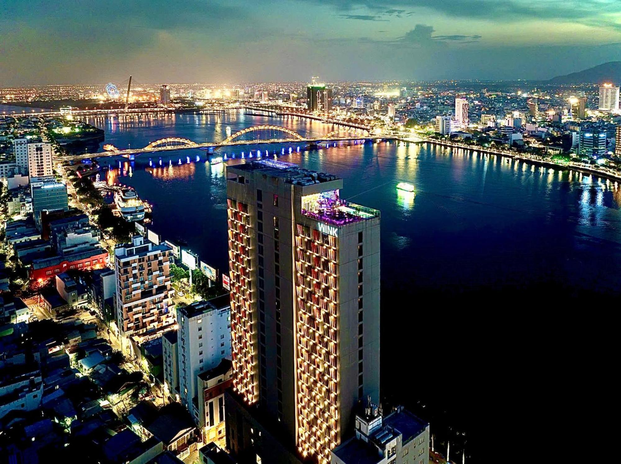 Wink Icon Hotel Danang Riverside - Luxury Suites - 24Hrs Stay & Rooftop Pool Bar Екстериор снимка